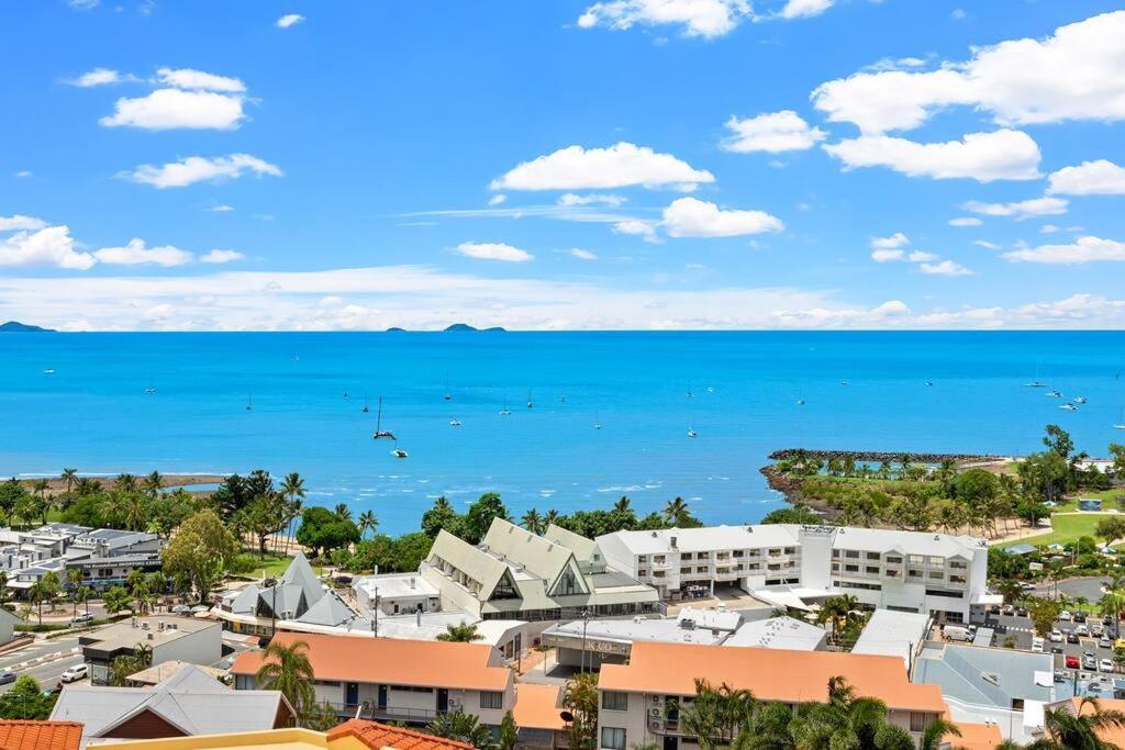 Aqua Vista Apartment Airlie Beach Bagian luar foto