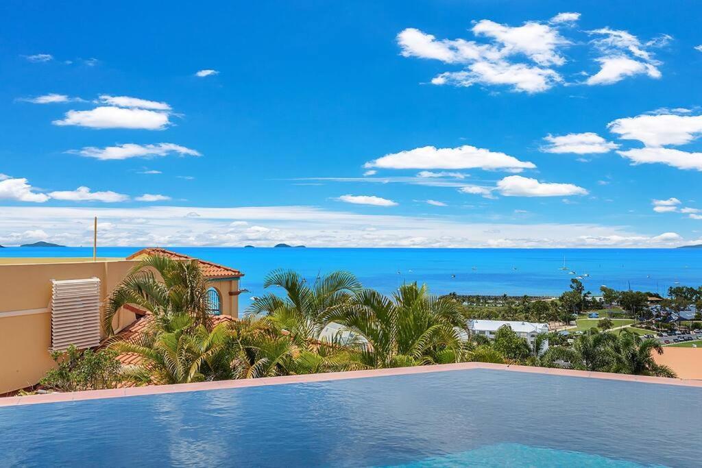 Aqua Vista Apartment Airlie Beach Bagian luar foto