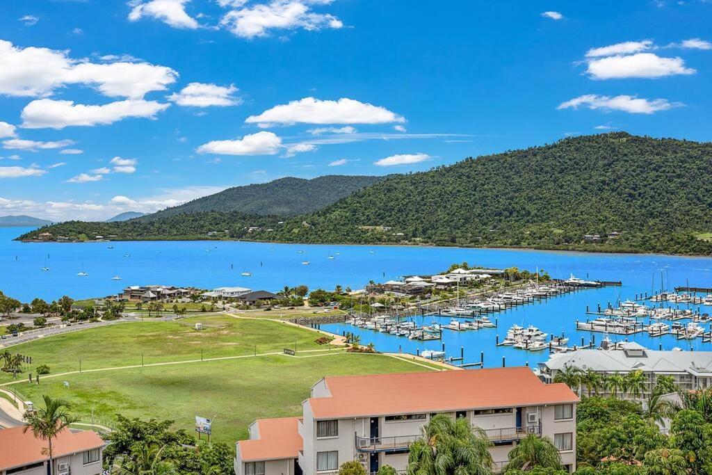Aqua Vista Apartment Airlie Beach Bagian luar foto